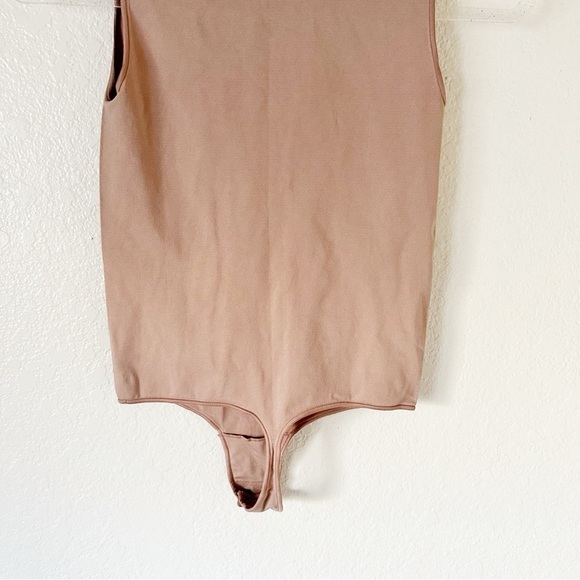 NEW Skims ESSENTIAL CREW NECK SLEEVELESS BODYSUIT size small medium - Picture 9 of 11